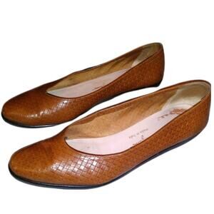 Vintage Salvatore Ferragamo Brown Mod Leather Flats Size 8 Embossed Basket weave